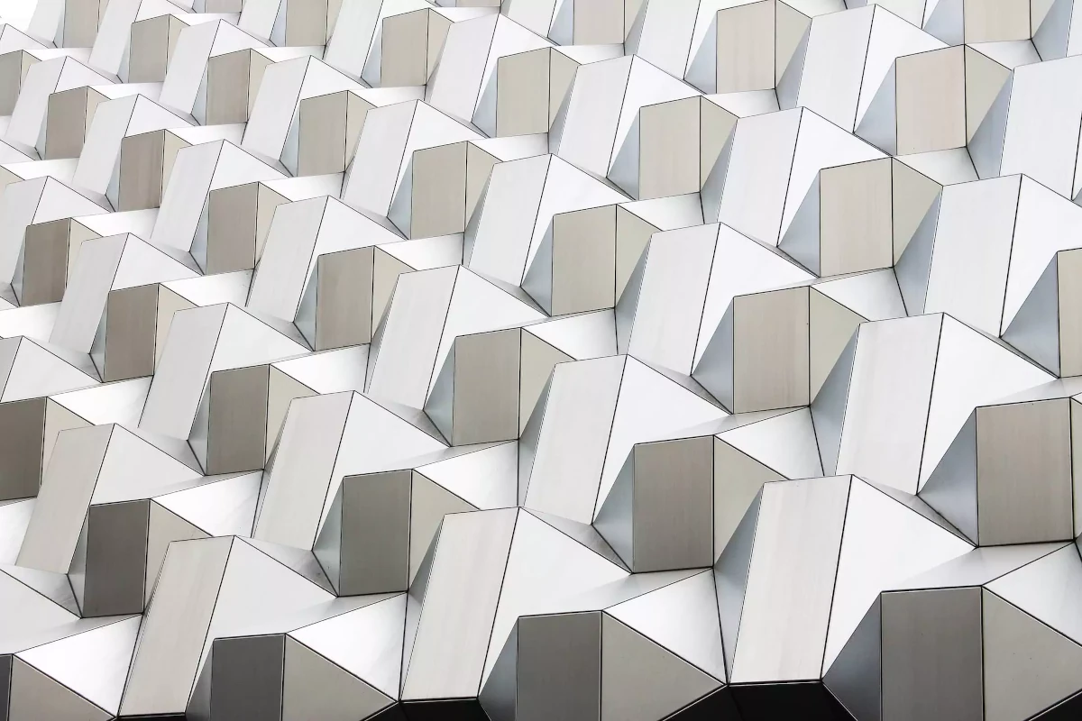 Obra geomètrica abstracta blanca de Dresden, Alemanya